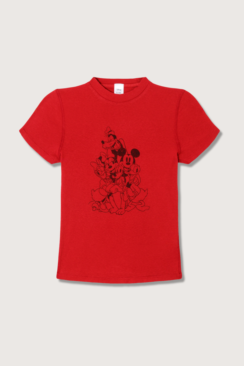 flat lay 90'S Baby Tee Mickey Mouse Crew rosso red 100% Cotton (30% Recycled Cotton)
Shrunken fit
Crewneck
Mickey Mouse Graphic
Short Sleeve