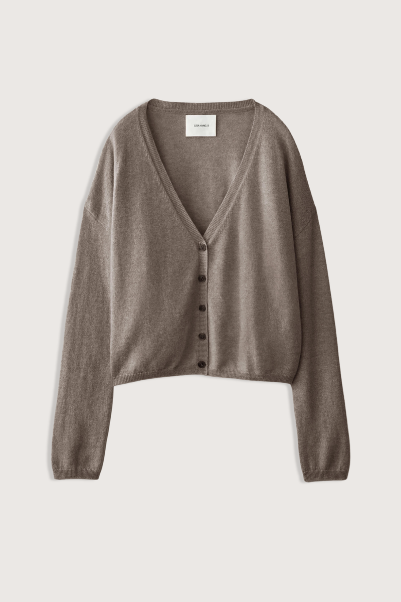 flat lay Abby Cardigan Truffle Mid-weight cashmere
Relaxed silhouette
Dropped shoulders
Deep v-neck
Full-length sleeves
Ribbed trims