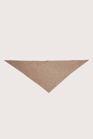 flat lay Adeli Triangle Scarf Taupe 100% Cashmere
140 x 145 x 225 cm = 55 x 57 x 89 in