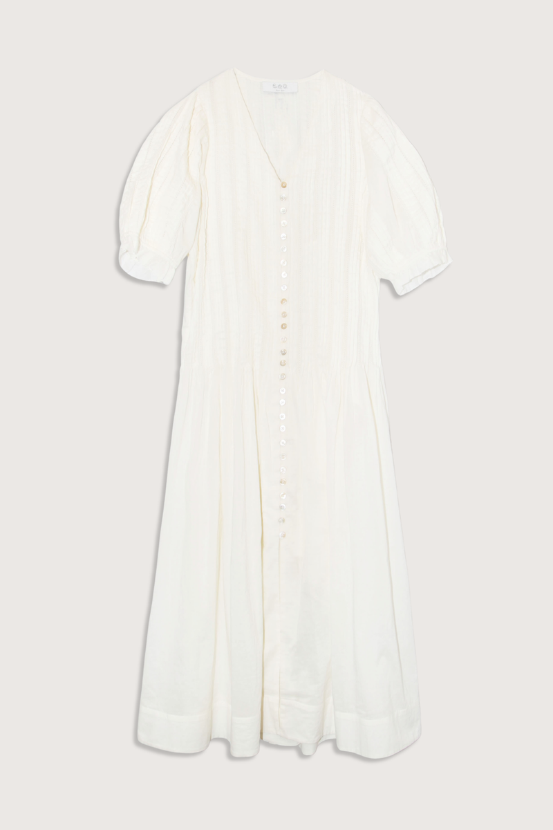 flat lay Alberte Short Sleeve Puff Sleeves Dress white pintuck pleats
V-neckline
Relaxed midi length
100% cotton
Button front