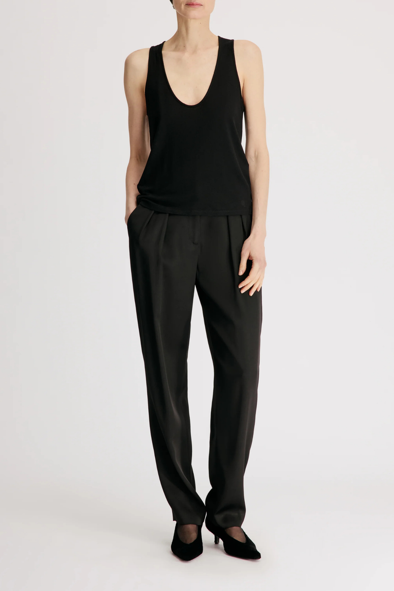 front profile model wearing Albia U Wool Blend Tank Top black Fine wool blend jersey
Plunging U neckline
Fine shoulder straps
Fluid, dynamic texture
70% Viscose 30%Wool