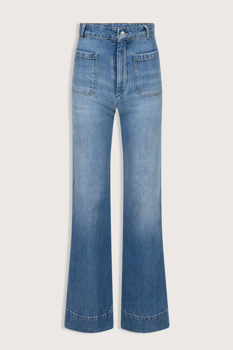 flat lay Alina Stretch 32" Stretch Jean worn blue wash Stretch denim
High waist
Wide leg
Traditional patch pockets
Leather patch
High waisted
98% Cotton 2% Elastane