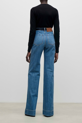 back profile model wearing Alina Stretch 32" Stretch Jean worn blue wash Stretch denim
High waist
Wide leg
Traditional patch pockets
Leather patch
High waisted
98% Cotton 2% Elastane