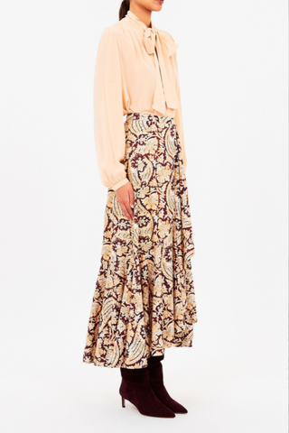 side profile model wearing Alistair Long Sleeve silk Blouse almond fluid silk crepe de chine
pullover style
subtle pleating at the shoulders
ties that fasten into a gestural bow
buttoned cuffs