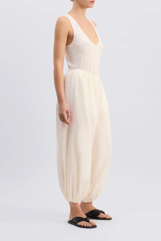 side profile model wearing Almaya Balloon Pant Ivory Balloon trousers
Mid-rise fit
Wide leg gathered at the ankles
Cocoon-like silhouette
Side seam pockets
Elasticated waistband
65% Cotton, 35% Silk Voile