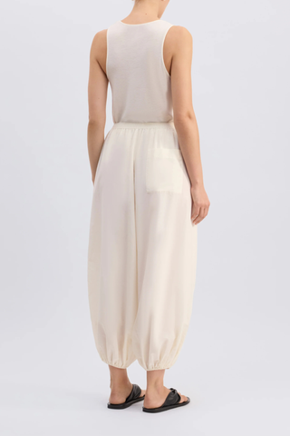 back profile model wearing Almaya Balloon Pant Ivory Balloon trousers
Mid-rise fit
Wide leg gathered at the ankles
Cocoon-like silhouette
Side seam pockets
Elasticated waistband
65% Cotton, 35% Silk Voile