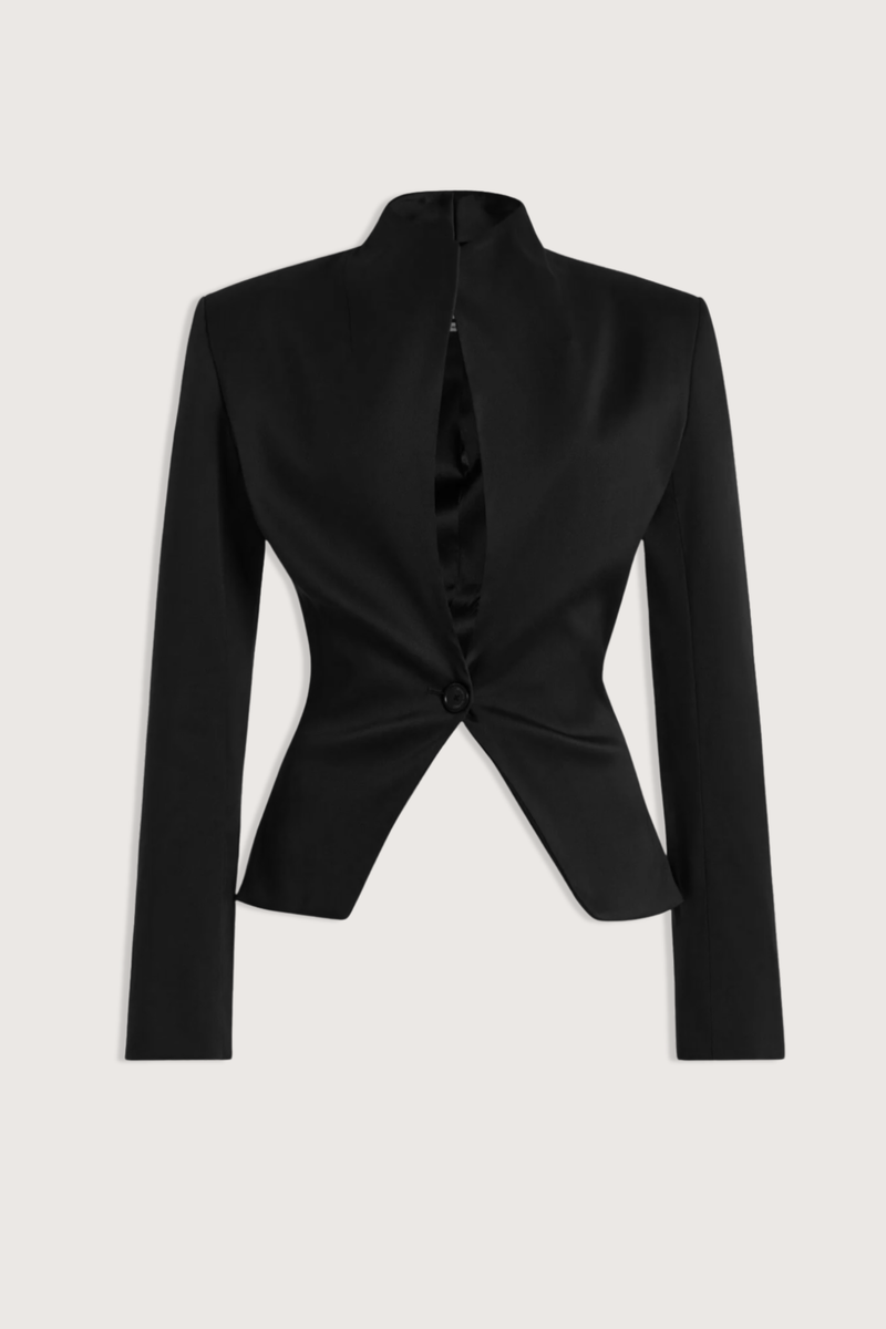 flat lay Alora Fitted Jacket black Fitted silhouette
Structured shoulders
Long sleeves
Angled hem with pointed front panels
Single button closure
Fully lined