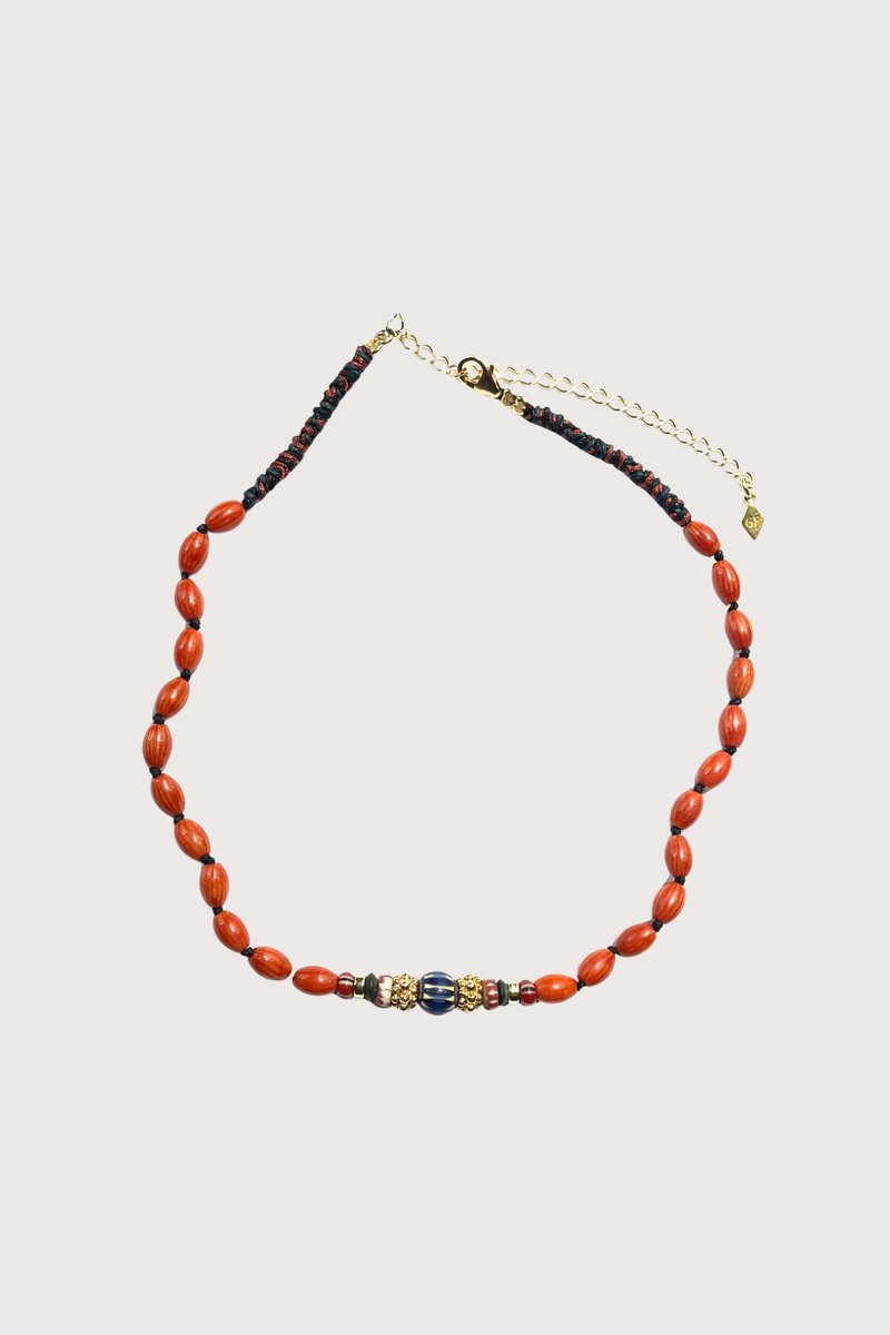 flat lay Amber 2 Necklace Handwoven necklace
Oval bambou stones, black jade, vintage African glass beads
18K gold-plated
Each piece is one of a kind
Length: 16"-18"- Adjustable