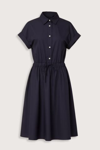 flat lay Anae Poplin Short Sleeve Dress navy Light Italian Cotton Poplin
Flared
Regular fitted
Midi dress
Elastic waistline
Shirt collar
Button placket ending below the waistline
Self-fabric drawstring in the elasticated waistband
Turn-up on the armhole
Garment wash