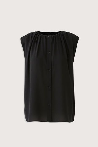 flat lay Anca Gathered Top Black Gathered throughout
Structured shoulder
Button front
Crew neck
Cotton/Silk Voile
65% Cotton, 35% Silk