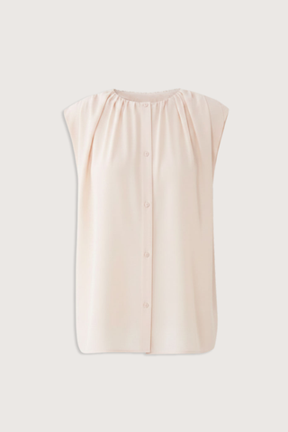 flat lay Anca Gathered Top Light Pink Gathered throughout
Structured shoulder
Button front
Crew neck
Cotton/Silk Voile
65% Cotton, 35% Silk