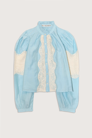 flat lay Annabel Sky Prima Lace Shirt light blue  Cotton silk blend
Ruffle collar
Subtle puff shoulders
Lace detail throughout
Relaxed fit
long sleeve
button down