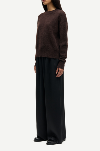 side profile model wearing Anour O-N Sweater Black Coffee brown crewneck regular fit  dropped shoulders Rib-knitted crewneck collar, cuffs, and hem