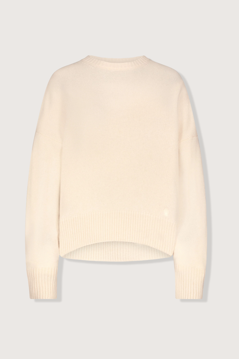 flat lay Anton Crew Cashmere Sweater light pink Slightly oval fit
Crew neck
Drop shoulders
Ribbed details
Vented cuffs