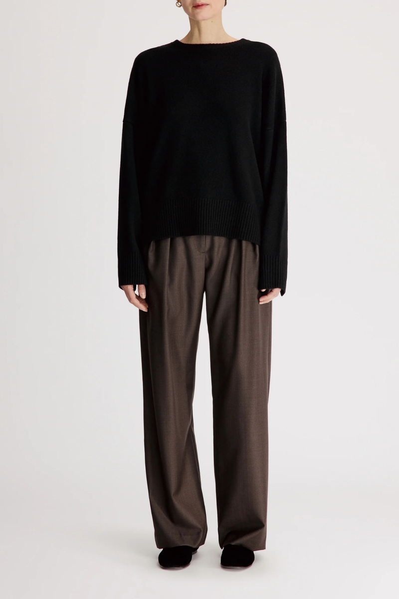 front profile model wearing Anton Crew Cashmere Sweater Black Slightly oval fit
Enveloping, effortless silhouette
Crew neck
Drop shoulders
Ribbed details
Vented cuffs
100% Cashmere