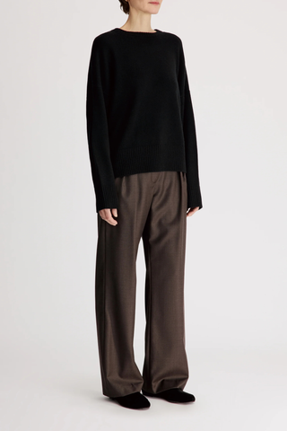 side profile model wearing Anton Crew Cashmere Sweater Black Slightly oval fit
Enveloping, effortless silhouette
Crew neck
Drop shoulders
Ribbed details
Vented cuffs
100% Cashmere