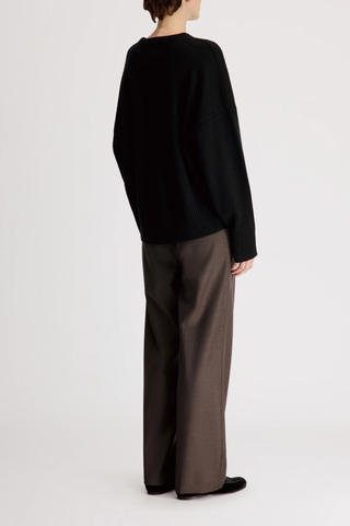 back profile model wearing Anton Crew Cashmere Sweater Black Slightly oval fit
Enveloping, effortless silhouette
Crew neck
Drop shoulders
Ribbed details
Vented cuffs
100% Cashmere