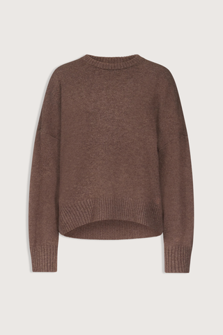 flat lay Anton Crew Cashmere Sweater Coffee brown Slightly oval fit
Enveloping, effortless silhouette
Crew neck
Drop shoulders
Ribbed details
Vented cuffs
100% Cashmere
