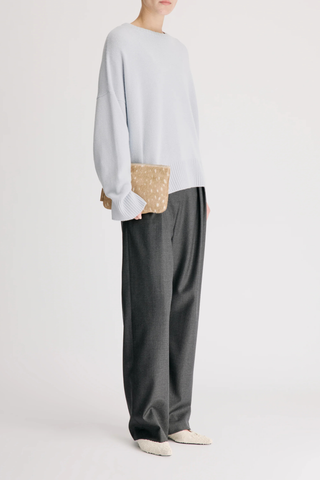 side profile model wearing Anton Crew Cashmere Sweater Light Blue Slightly oval fit
Enveloping, effortless silhouette
Crew neck
Drop shoulders
Ribbed details
Vented cuffs
100% Cashmere
