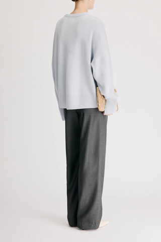 back profile model wearing Anton Crew Cashmere Sweater Light Blue Slightly oval fit
Enveloping, effortless silhouette
Crew neck
Drop shoulders
Ribbed details
Vented cuffs
100% Cashmere