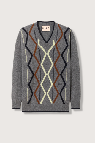 flat lay Argyle Cashmere Sweater, V-neck, Grey base, Ribbed neck, cuff and hems
Classic fit