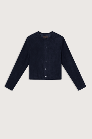 flat lay Astrid Suede Cardigan Jacket Notte navy Short cardigan
100% Stretch lamb leather suede | Lining: 95% Silk, 5% Elastane
Mother-of-pearl effect buttons
Crewneck
Classic fit