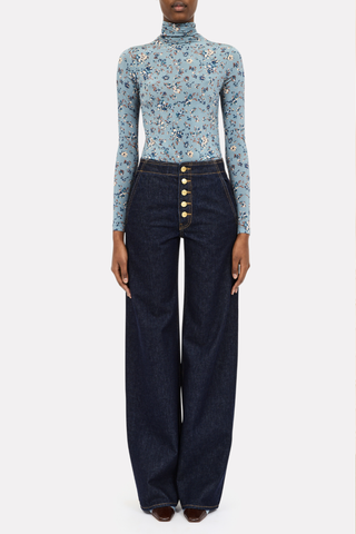 front profile model wearing Aurelia Long Sleeve Turtle Neck Celeste blue with floral prints Turtleneck
Lightweight tricot jersey
bold, swirling ikat motifs based on a vintage print
&nbsp;Long-sleeve
Close slim fit
91% Rayon, 9% Elastane