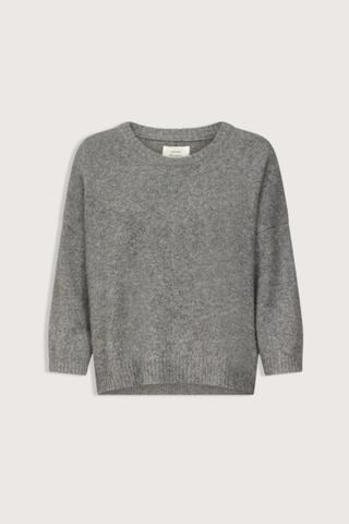 flat lay Azali Soft Yak Crew 3/4 Sleeves Sweater Anthracite M grey Mercerized yak blend
Straight, slightly cropped fit
Drop shoulders
3/4 sleeves
Crew neck and ribbed details
50% WOOL 40% YAK 10% POLYAMIDE