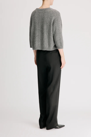 back profile model wearing Azali Soft Yak Crew 3/4 Sleeves Sweater Anthracite M grey Mercerized yak blend
Straight, slightly cropped fit
Drop shoulders
3/4 sleeves
Crew neck and ribbed details
50% WOOL 40% YAK 10% POLYAMIDE