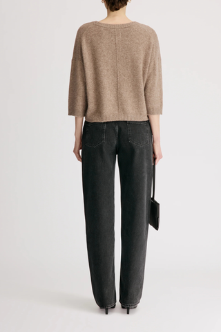 back profile model wearing Azali Soft Yak Crew 3/4 Sleeves Sweater Ash M beige Mercerized yak blend
Straight, slightly cropped fit
Drop shoulders
3/4 sleeves
Crew neck and ribbed details
50% WOOL 40% YAK 10% POLYAMIDE