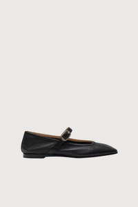 side profile Ballet Mary Jane Leather black lambskin leather
silver Buckle-fastening
Cushioned calf leather insole
Leather piping
10mm heel