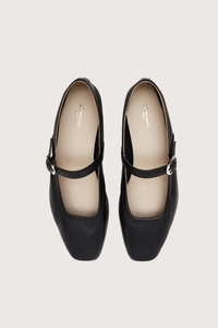 top profile Ballet Mary Jane Leather black lambskin leather
silver Buckle-fastening
Cushioned calf leather insole
Leather piping
10mm heel