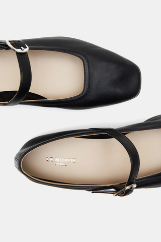 close up detail Ballet Mary Jane Leather black lambskin leather
silver Buckle-fastening
Cushioned calf leather insole
Leather piping
10mm heel