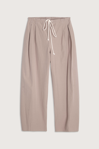 flat lay Balloon Drawstring Trouser Mouseback 
Tapered bottom
organic washed cotton
Loose drawstring trousers
Side pocketing
front pleats