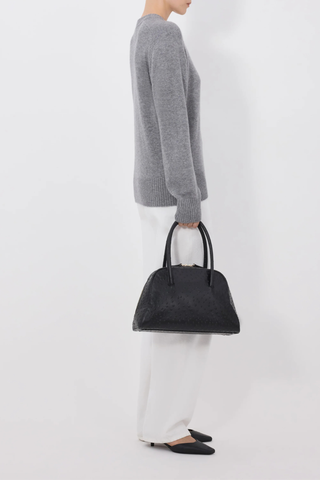 side profile model wearing Baltra Crew Cashmere Grey Melange Ample fit
Drop shoulders
Ribbed neckline and hem
Composition : 100% CASHMERE