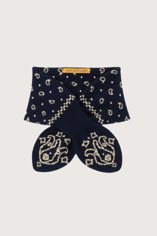 flat lay Bandana Bowtie Scarf Midnight/Butter 70% Wool, 30% Cashmere
Paisley print
Pull-through insert slit, creating a bow tie look