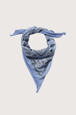 flat lay Bandana Cashmere Scarf Sky tied up 00% cashmere
Bandana print
Hand-knit construction
27" Width x 24" Length