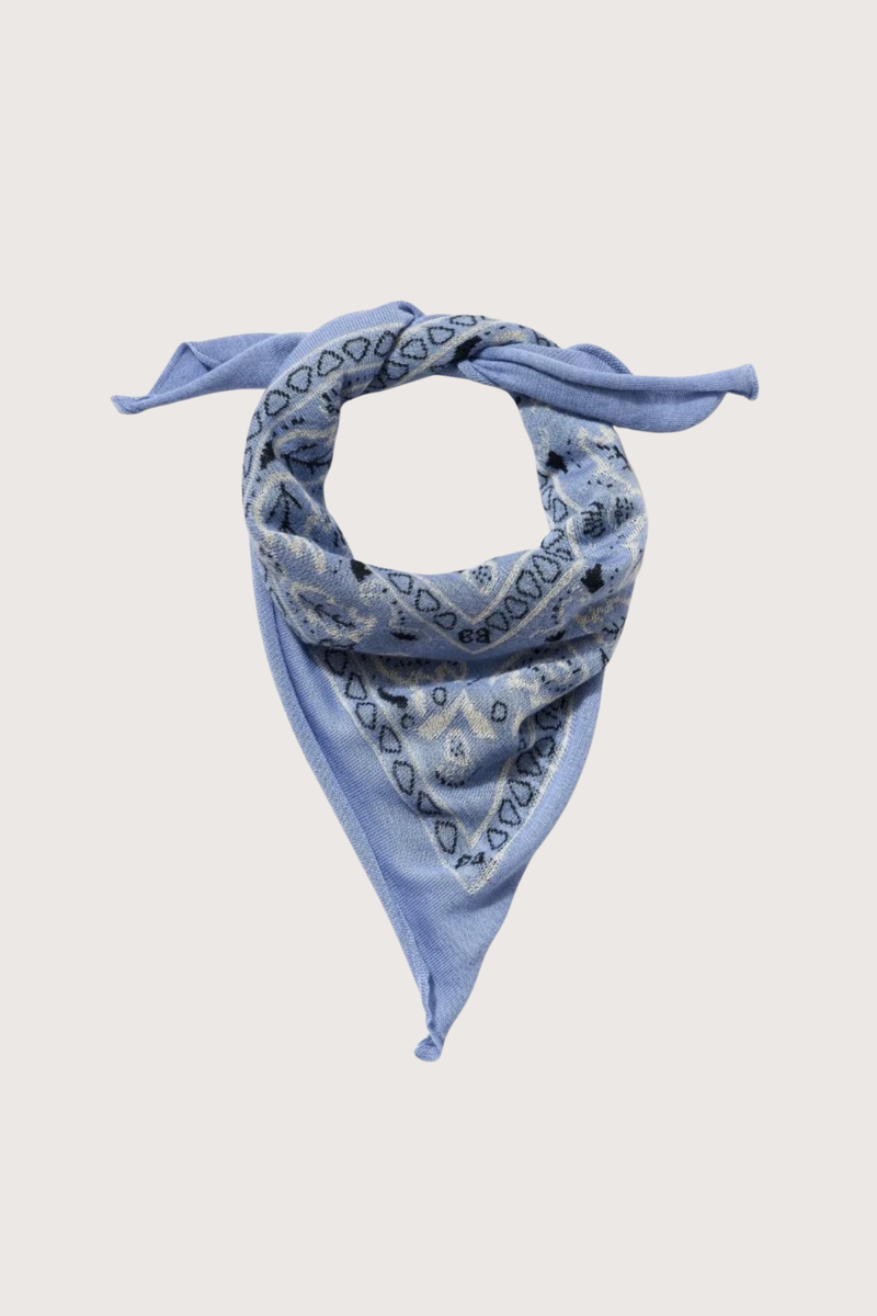 flat lay Bandana Cashmere Scarf Sky tied up 00% cashmere
Bandana print
Hand-knit construction
27" Width x 24" Length