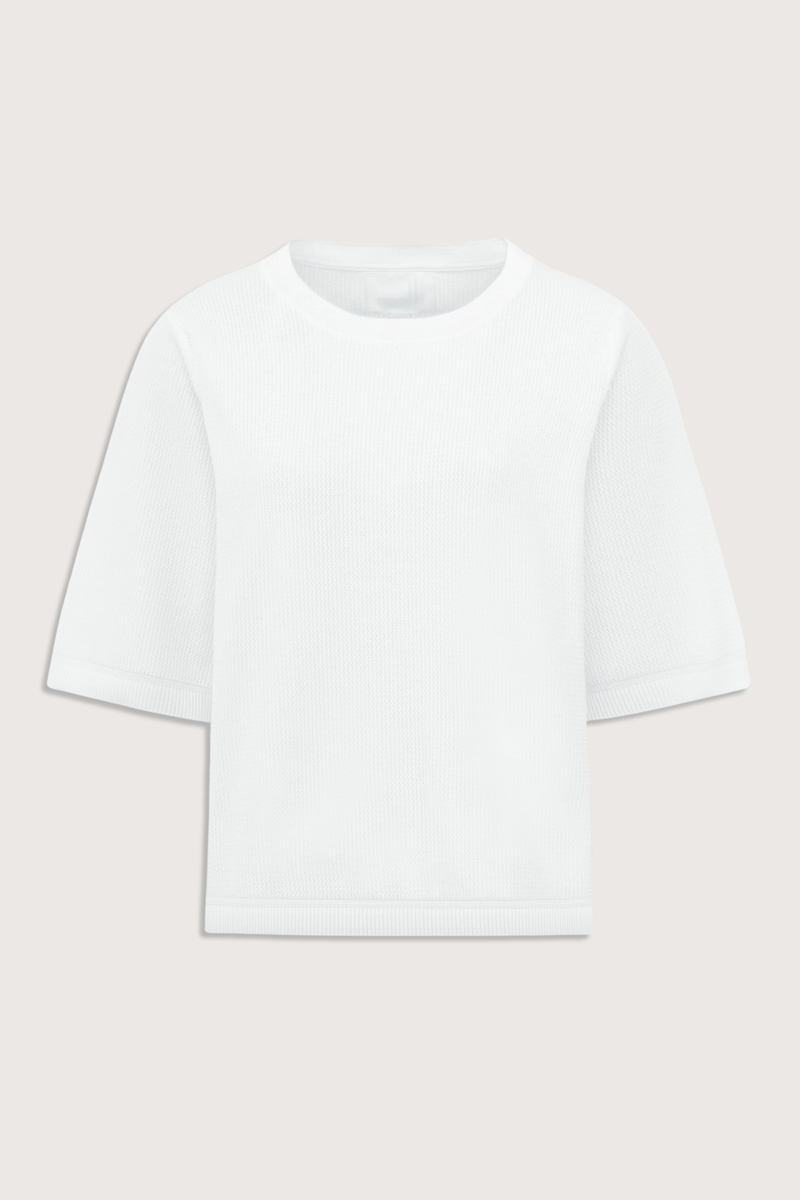 flat lay Bari Knit Top milk white Oversized cut
Lovely volume
High-quality mercerized cotton
Round neckline
Elbow-length sleeves
Fine knit
Relaxed fit
Milano edges