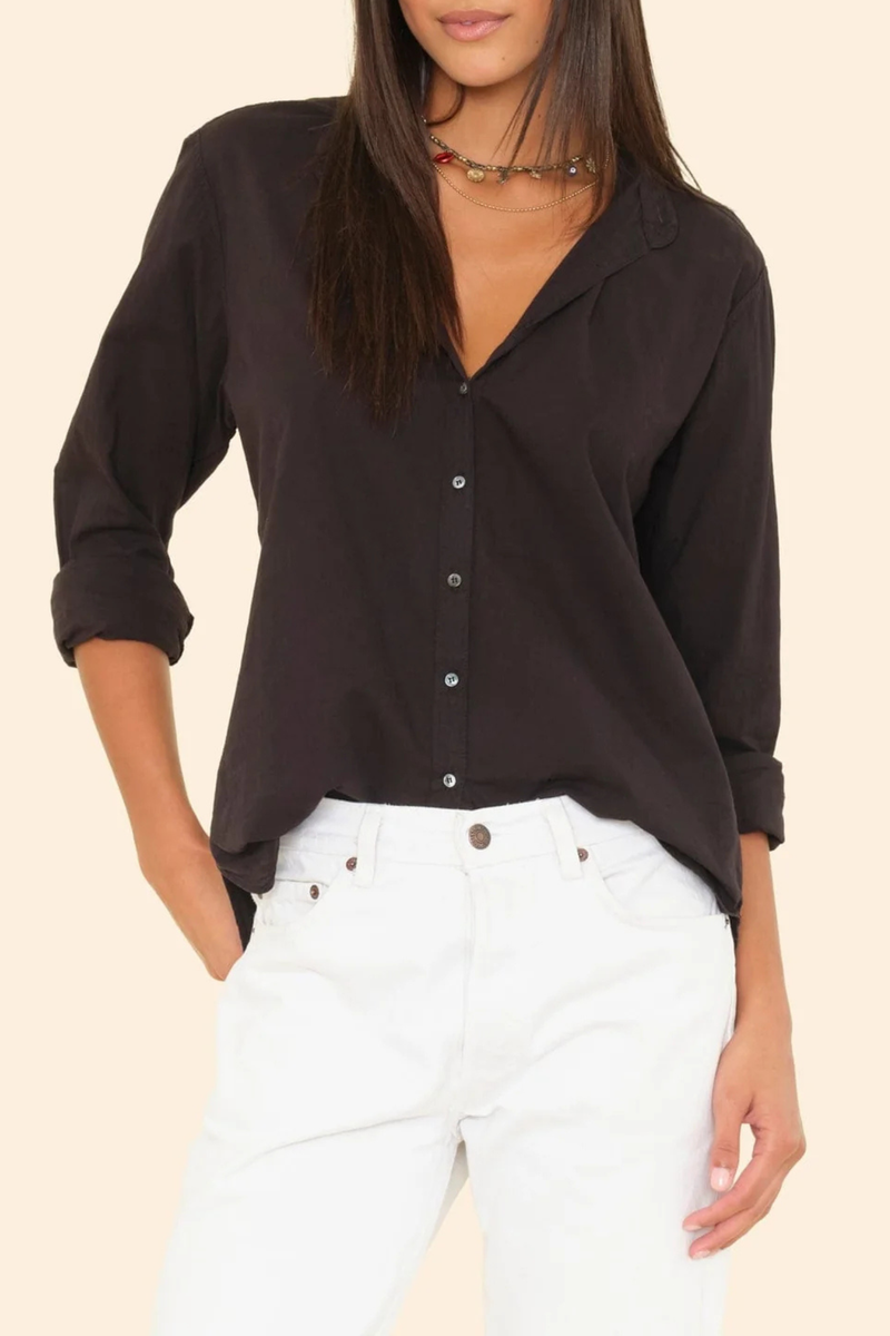 front profile model wearing Beau Shirt Black poplin cotton Boyfriend style
Button down
Long sleeves
Relaxed and generous fit
