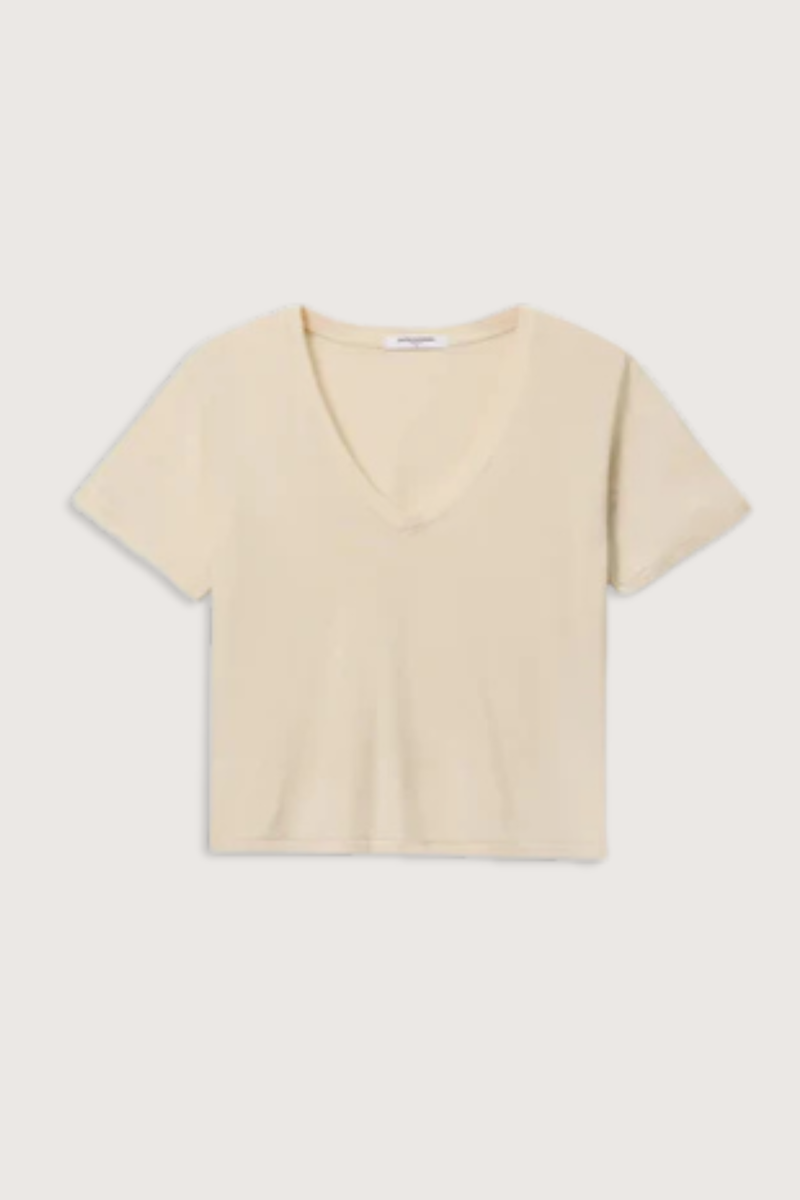 flat lay Beckett Crispy Cotton V-Nk Tee Sugar 100% Cotton
Relaxed boxy fit
V-neck silhouette