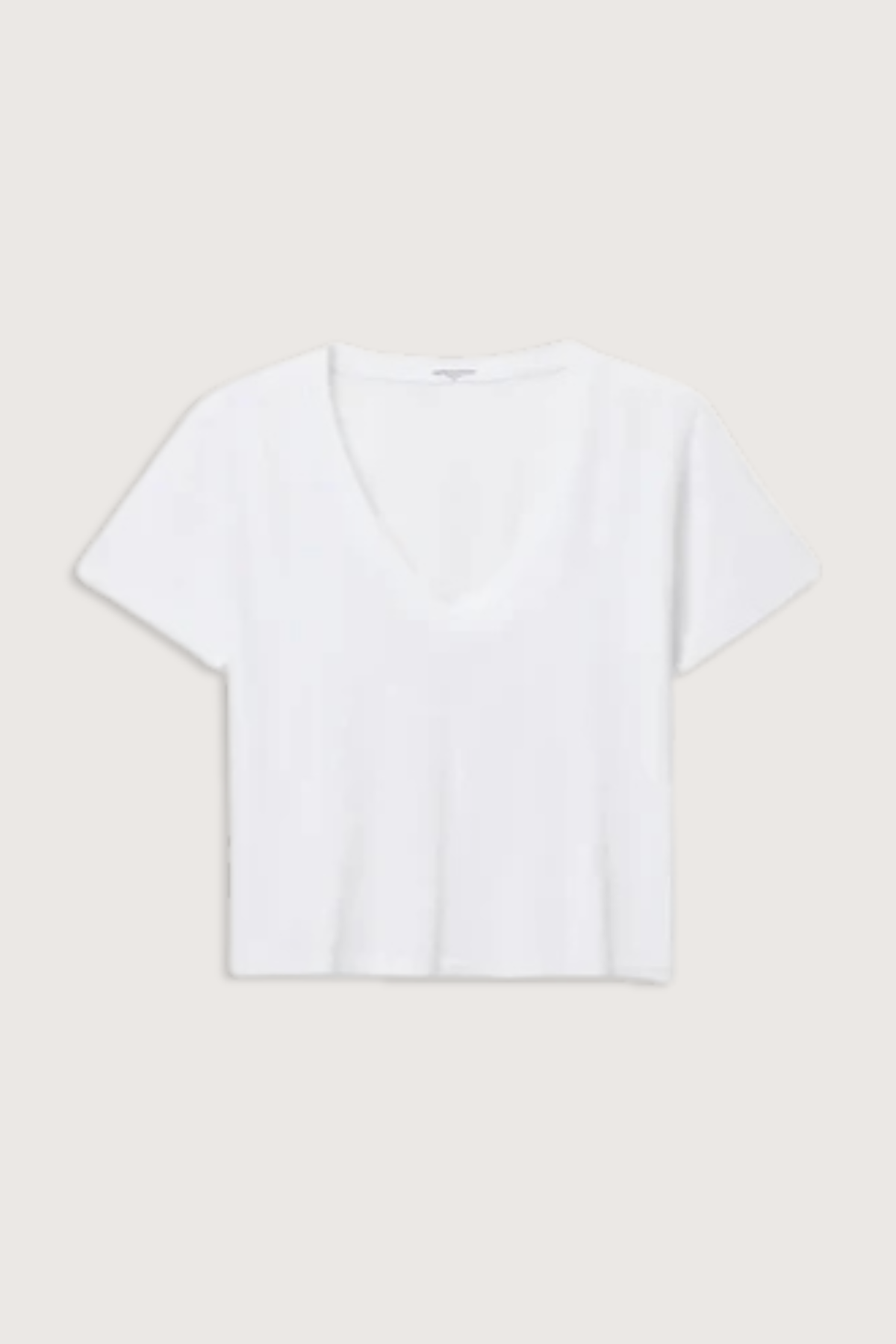 flat lay Beckett Crispy Cotton V-Nk Tee White 100% Cotton
Relaxed boxy fit
V-neck silhouette