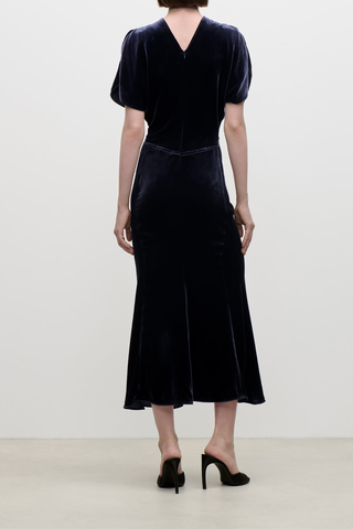 back profile model wearing  Bela Silk Velvet Dress navy Midi-length
Silk viscose velvet

Soft, fluid drape
Mid weight piled velvet
Round front neckline
V-shaped back
Front waist gather
82% Viscose 18% Silk