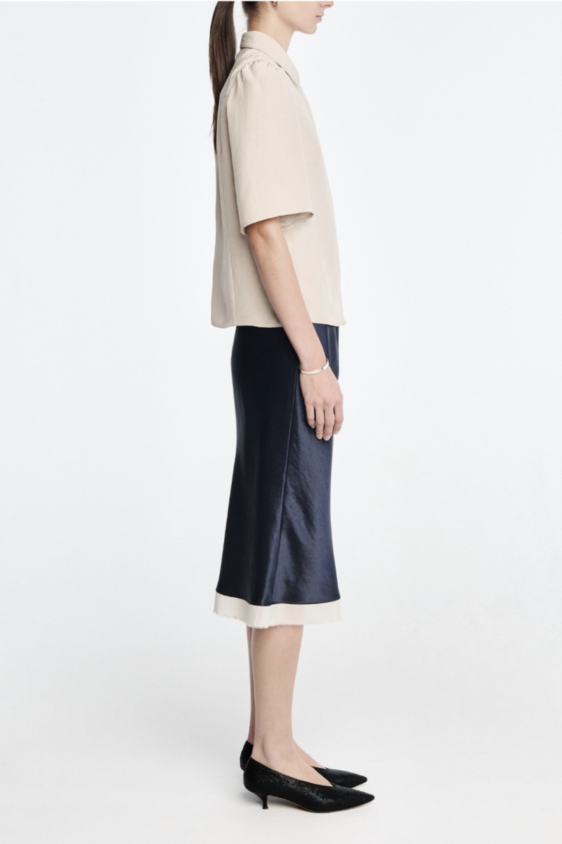 side profile model wearing Bell Sleeve Blouse champagne Bell Sleeve blouse
Naia Sateen
Signature corozo buttons and covered placket
Slim fit blouse
100% Acetate