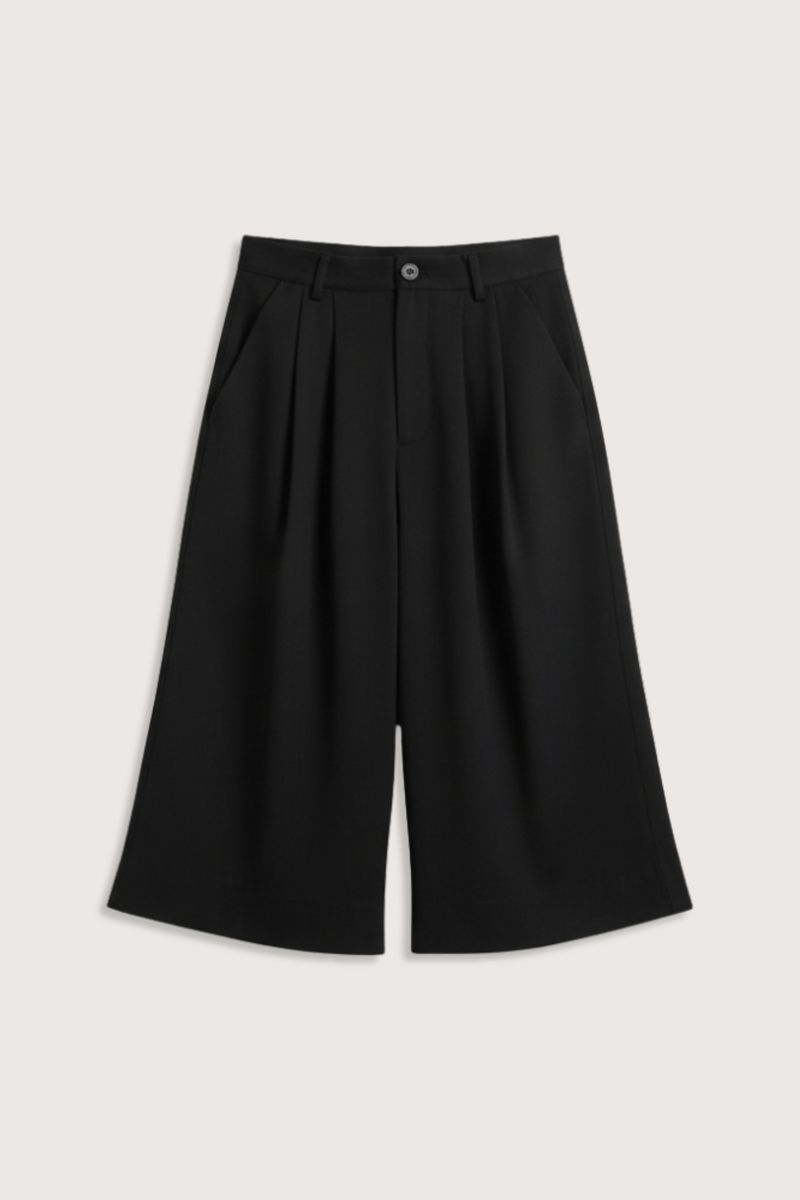 flat lay Bella Culotte Shorts Black long shorts
Button closure
Elegant pleats
High-rise fit
Relaxed fit