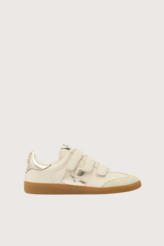 side profile Beth Velcro Sneaker Chalk/Champagne Low-top suede, sheepskin leather, and calfskin leather sneakers
Round toes
Padded tongues with a logo label
Velcro straps
Yoke on the side with a contrasting "IM" logo
Contrasting yoke in back with an embossed "Isabel Marant" logo
Soft leather insoles and lining
Rubber outsoles

100% bovine leather