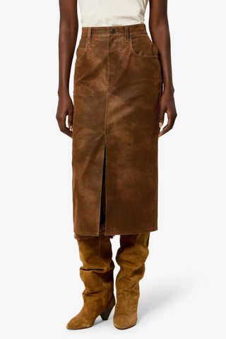 front profile model wearing Bisane Pencil Faux Suede Skirt brown Faux suede midi skirt with a distressed finish
Mid-rise
Front closure with hidden zip fly 
Waistband with belt loops
Front slit
Embossed "Isabel Marant" leather patch at the back
Polyester 100%