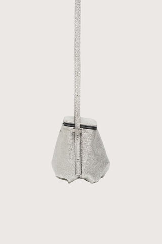 side profile Blaine Short Strap Bag Silver Metallic Pouch style bag
Single latch closure
Voluminous pleated pouch
Adjustable strap in nappa leather
Italian suede with applied mini-dots
24k gold-plated hardware
