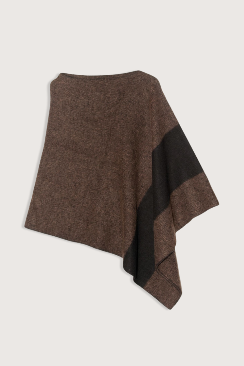 flat lay Block Poncho rust marl
Soft dry hand
Interwoven texture
Airy weight
Asymmetric draped silhouette
45% Merino wool, 25% Suri Alpaca, 15% Baby alpaca, 15% Pima cotton