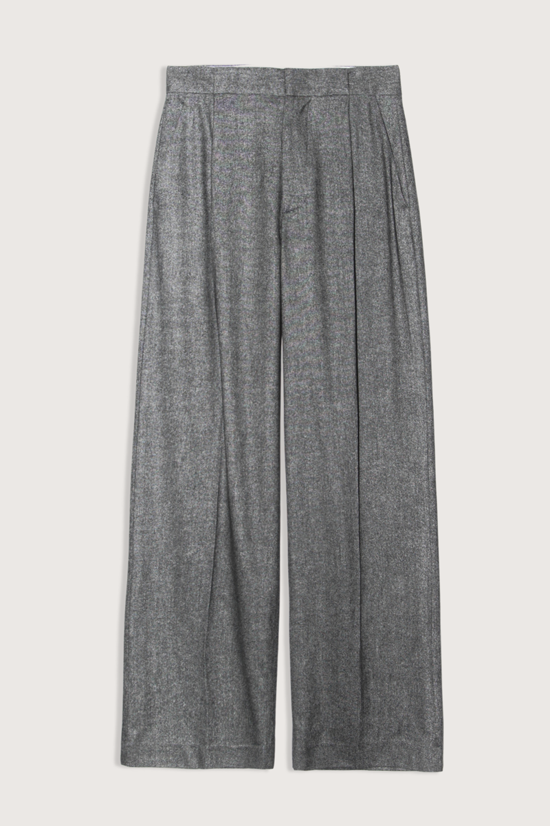 flat lay Bogart Trouser grey High waisted
Luxurious cashmere blend flannel
Side pockets
Refined front pleats
Fluid wide leg
Tailored yet relaxed silhouette
93% wool 6 % cashmere 1% elastane
